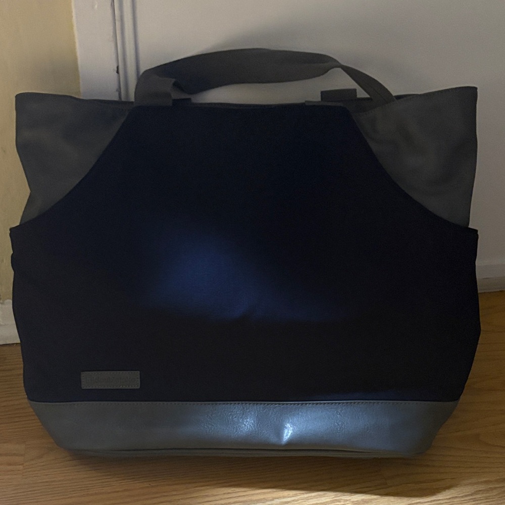 Double take stylish tennis/racquetball tote bag .